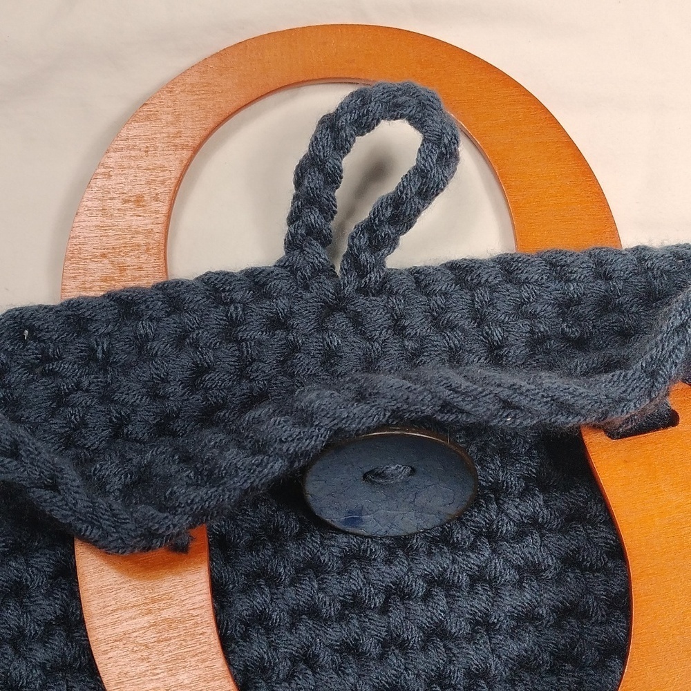 Handcrafted Blue Knit purse - Picture 4 of 7